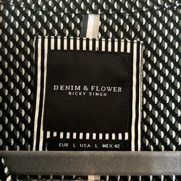 Denim & Flower Short Sleeve button Up - Picture 7 of 9